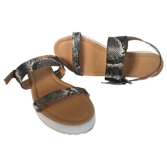 🌸4/$30🌸 NWOT Faux Snake Skin Sandals - Picture 4 of 9